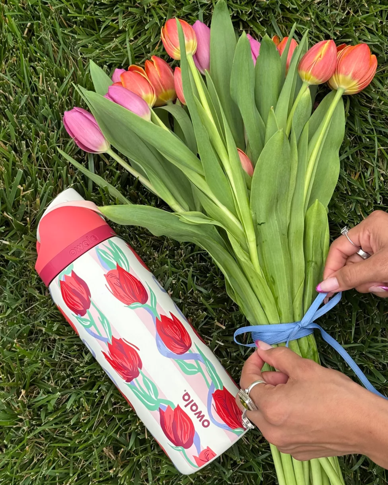Owala UO Exclusive FreeSip 32 oz Water Bottle