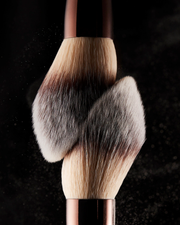 Hourglass  Veil™ Powder Brush