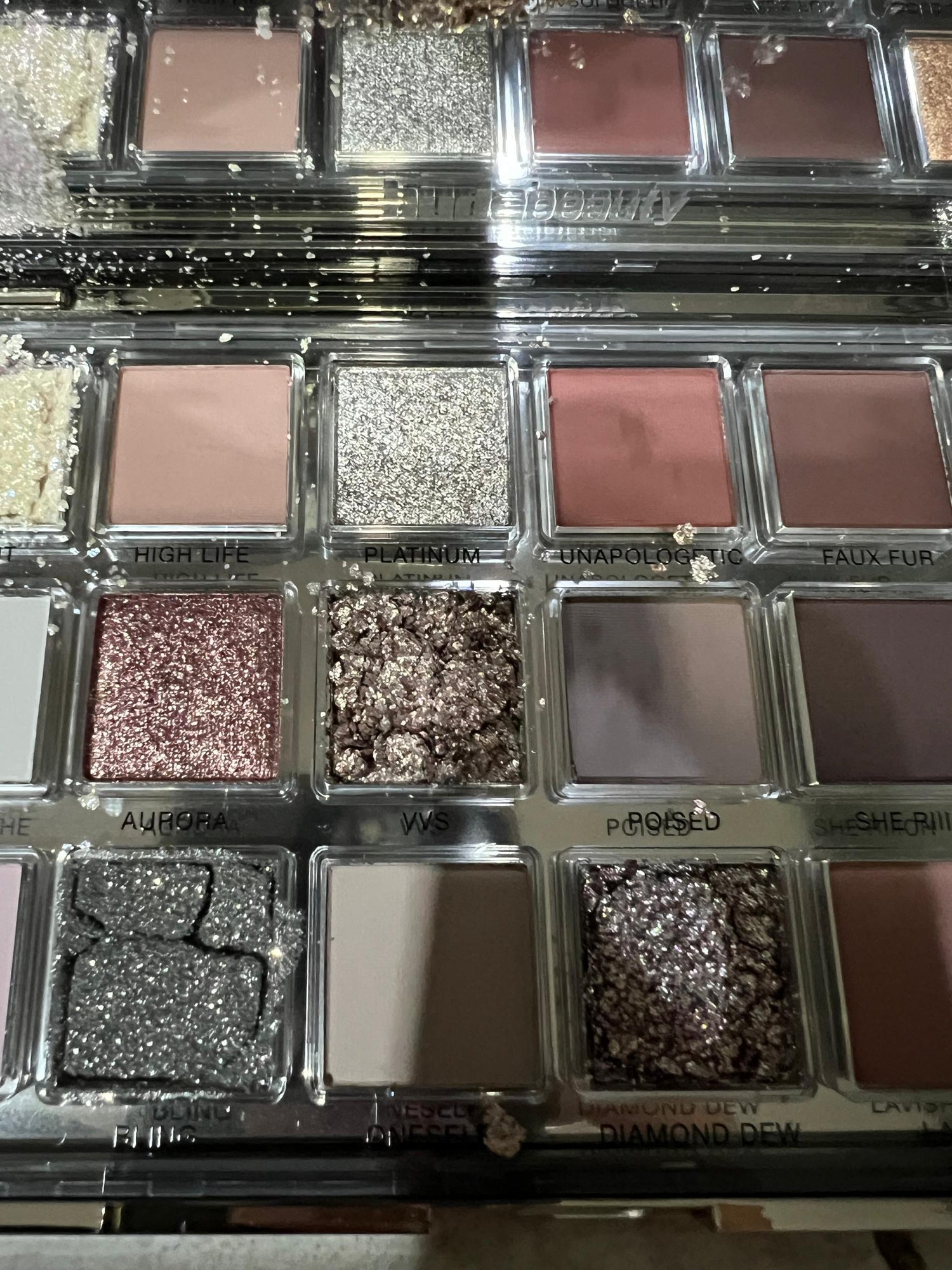 [DEFECT ITEM] HUDA BEAUTY Icy Nude Eyeshadow Palette