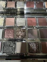 [DEFECT ITEM] HUDA BEAUTY Icy Nude Eyeshadow Palette
