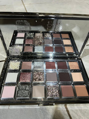 [DEFECT ITEM] HUDA BEAUTY Icy Nude Eyeshadow Palette