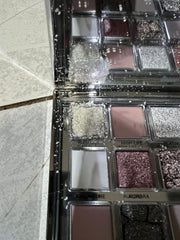 [DEFECT ITEM] HUDA BEAUTY Icy Nude Eyeshadow Palette