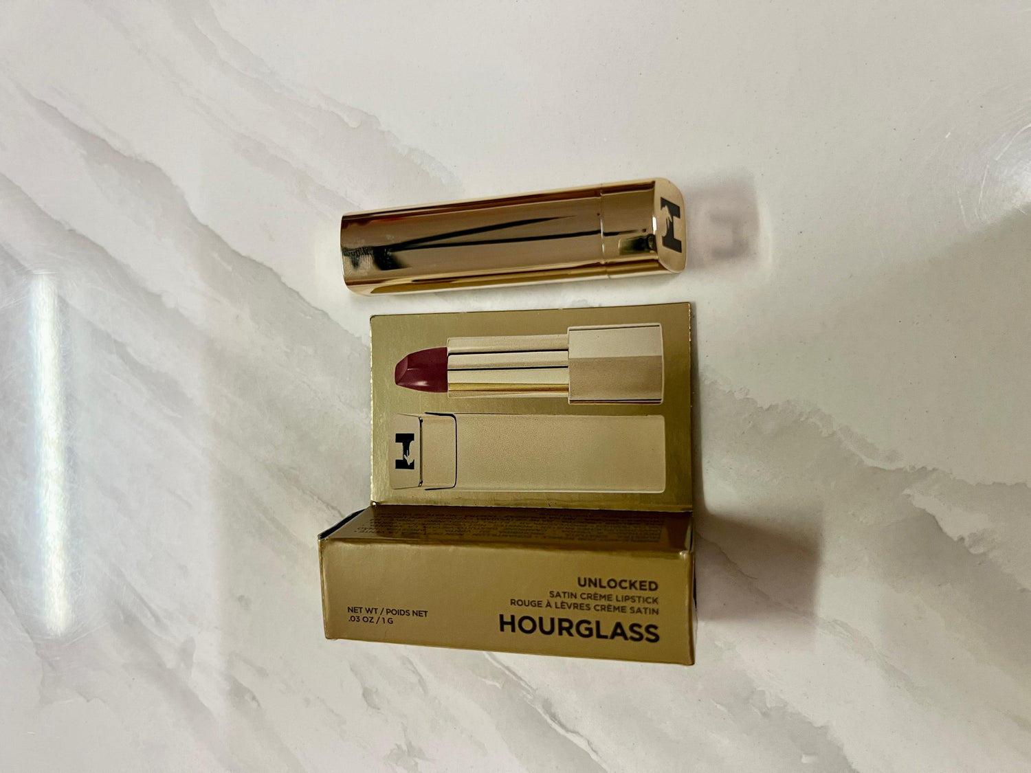 Hourglass Unlocked Satin Crème Lipstick Shade Dahlia 318 (Size 1g)